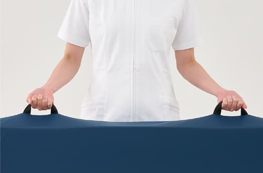 持ち運びに便利なハンドル付き